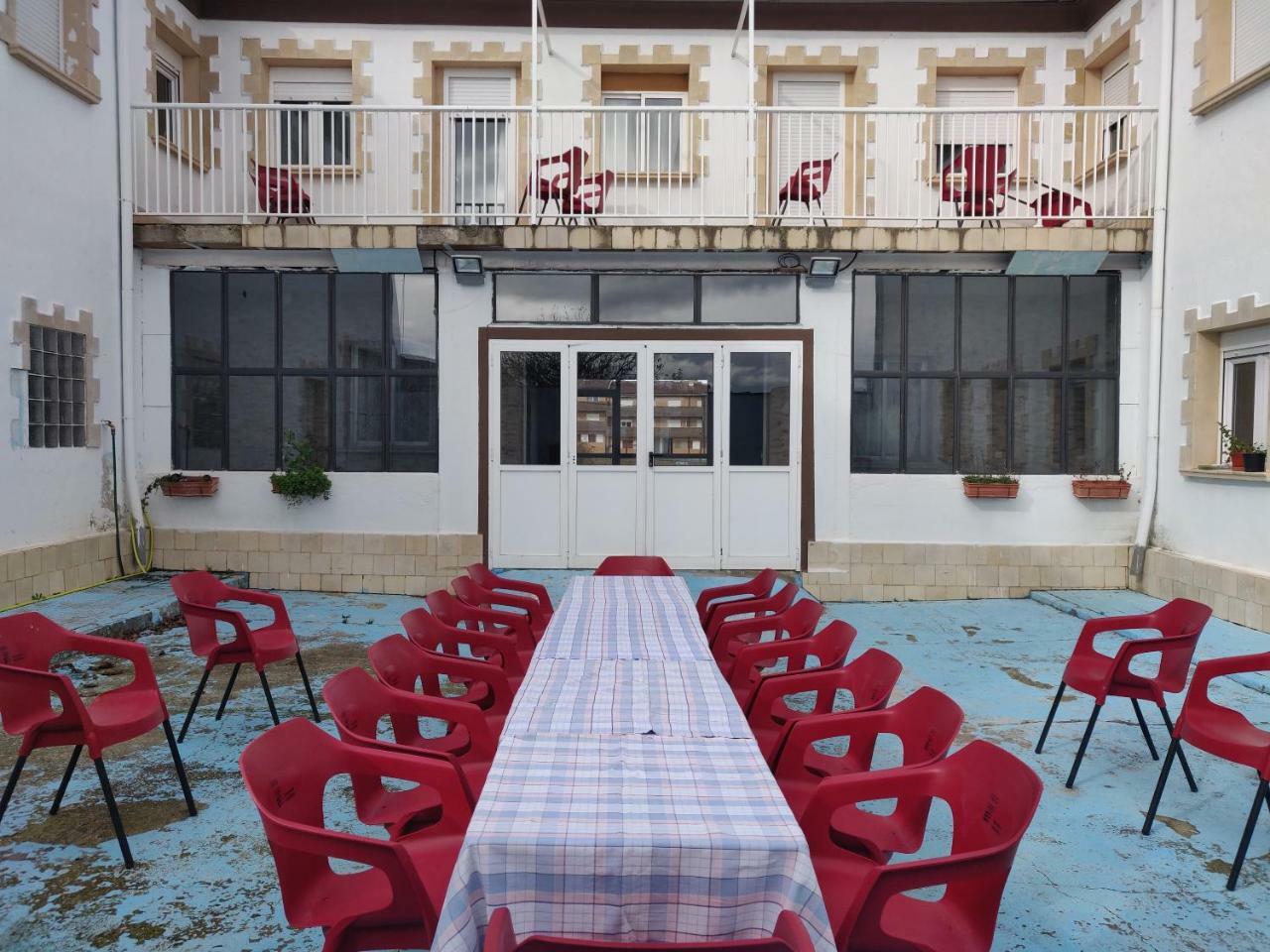 Auberge de jeunesse Residencial El Cuartel à Granon Extérieur photo